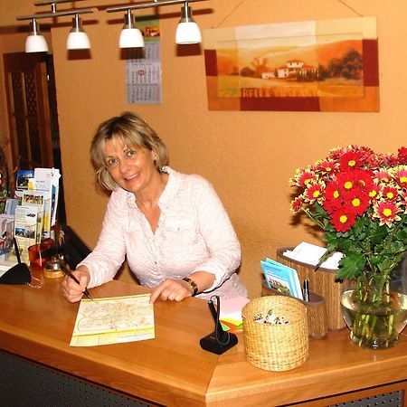 Hotel-Pension Gruene Linde ดีลิทส์ช ภายนอก รูปภาพ