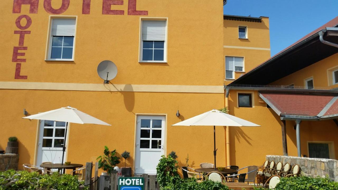 Hotel-Pension Gruene Linde ดีลิทส์ช ภายนอก รูปภาพ
