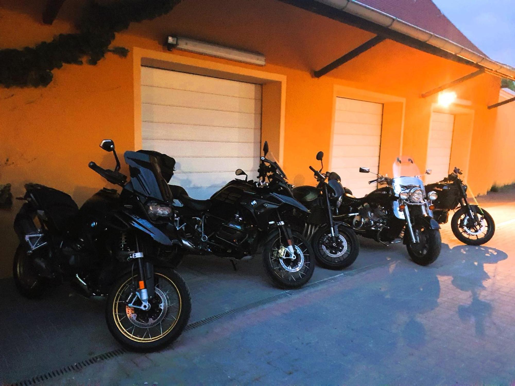 Hotel-Pension Gruene Linde ดีลิทส์ช ภายนอก รูปภาพ
