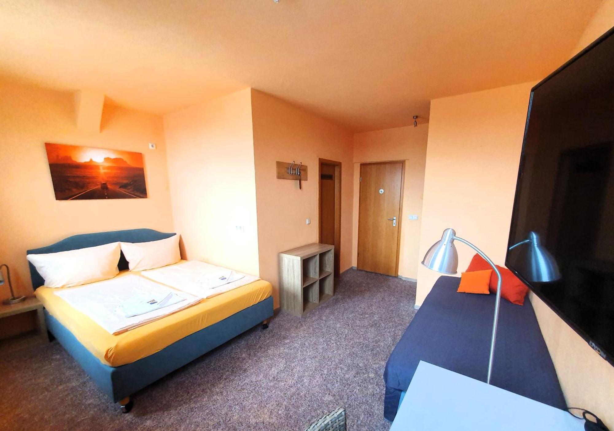 Hotel-Pension Gruene Linde ดีลิทส์ช ห้อง รูปภาพ