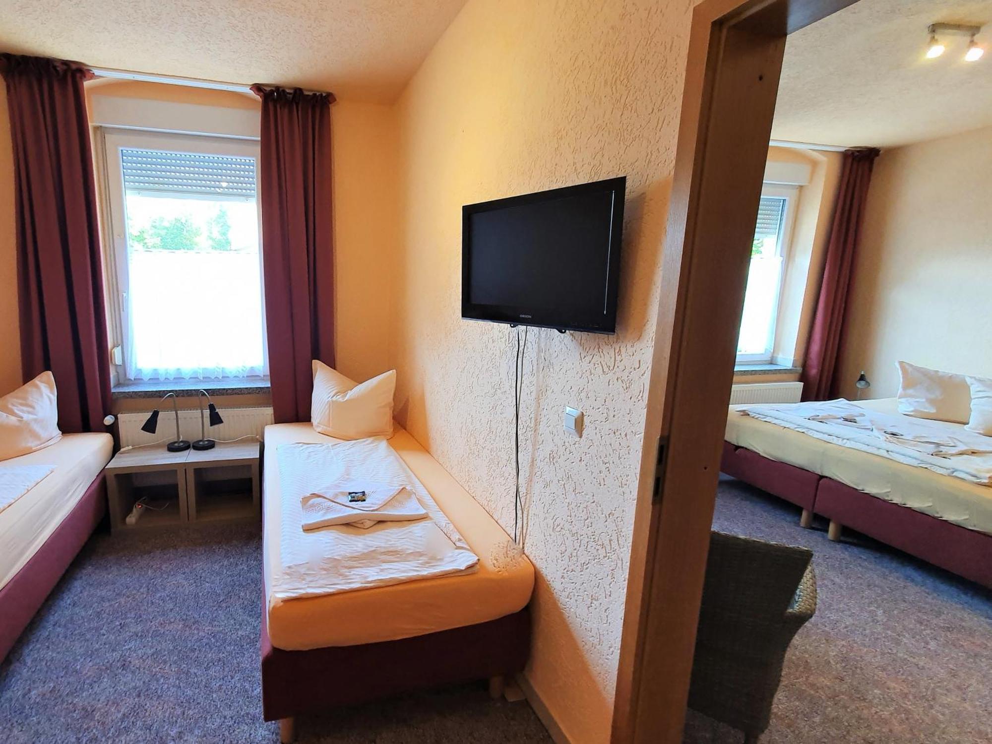 Hotel-Pension Gruene Linde ดีลิทส์ช ห้อง รูปภาพ