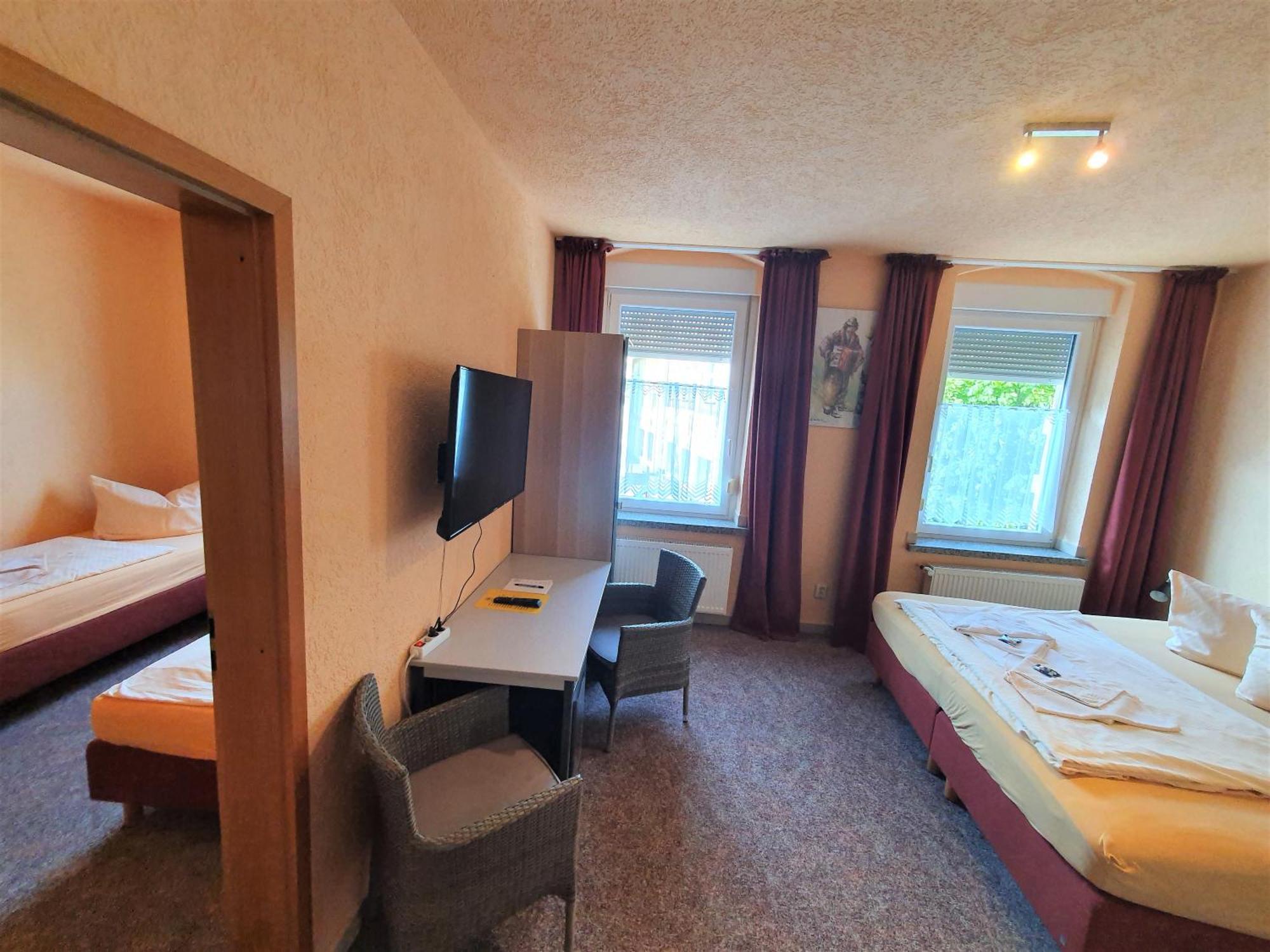 Hotel-Pension Gruene Linde ดีลิทส์ช ห้อง รูปภาพ
