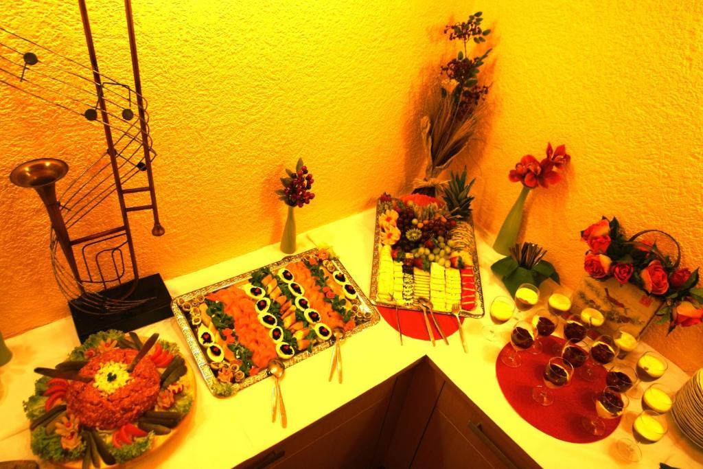 Hotel-Pension Gruene Linde ดีลิทส์ช ภายนอก รูปภาพ