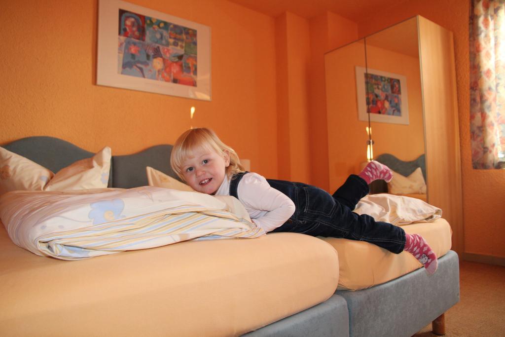 Hotel-Pension Gruene Linde ดีลิทส์ช ห้อง รูปภาพ