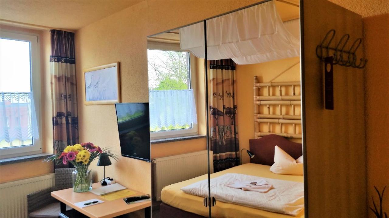 Hotel-Pension Gruene Linde ดีลิทส์ช ภายนอก รูปภาพ