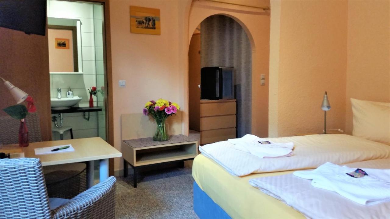 Hotel-Pension Gruene Linde ดีลิทส์ช ภายนอก รูปภาพ