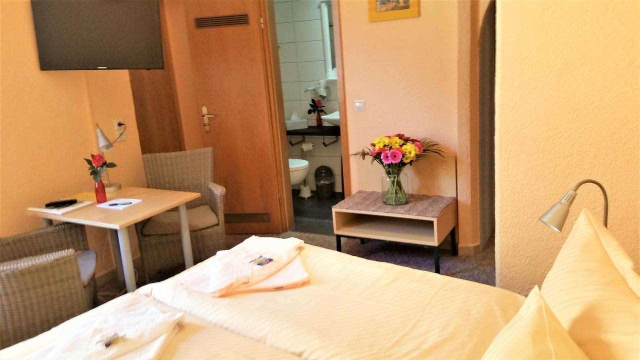 Hotel-Pension Gruene Linde ดีลิทส์ช ภายนอก รูปภาพ
